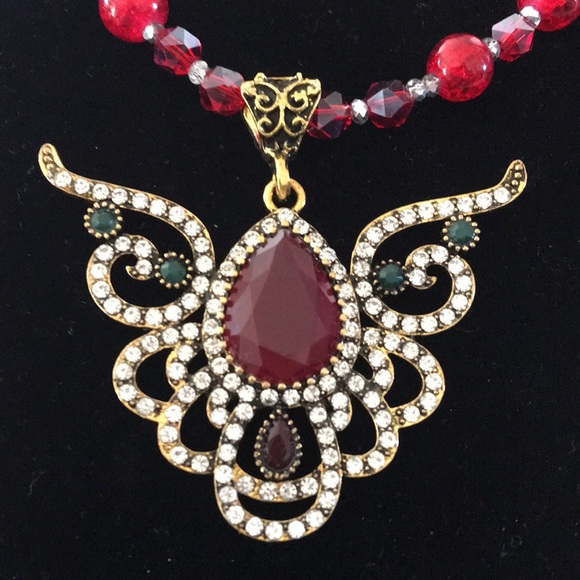 Gorgeous Pendent Necklace - Picture 3 of 7